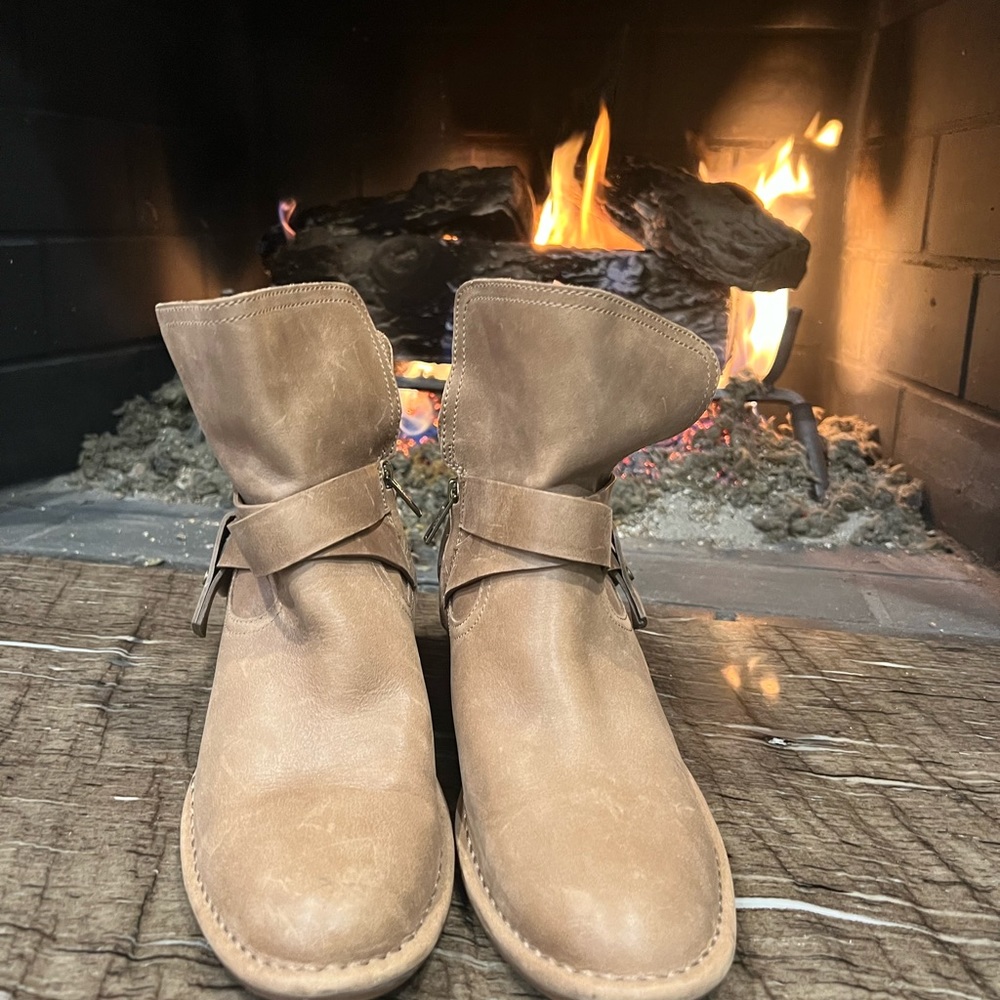 UGG Elysian Women's Ankle Boots.